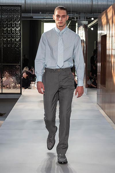 تصاميم راقية بلمسة جريئة ... اليك مجموعة Ricardo Tisci الأولى لدار Burberry